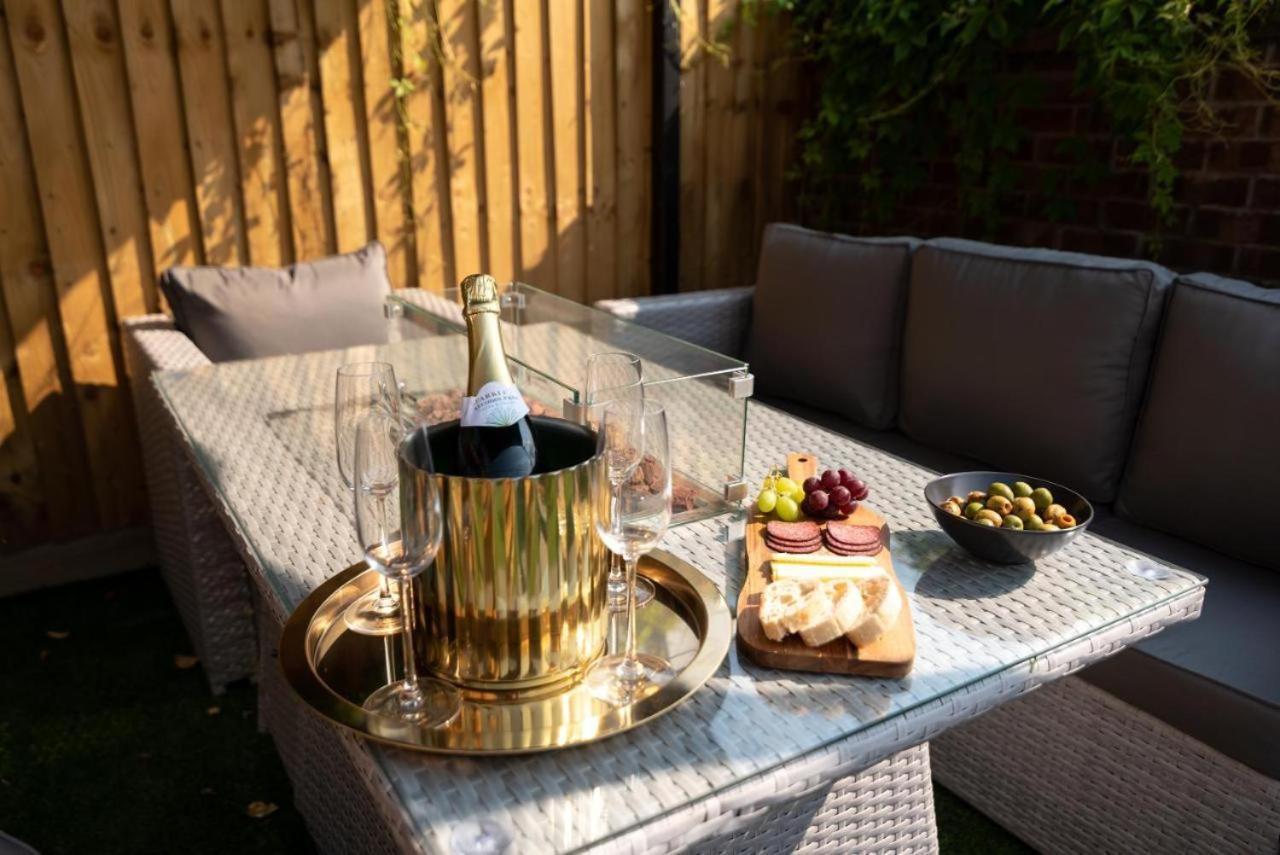 Cosy Cardiff Apartments - Garden Lounge Buitenkant foto
